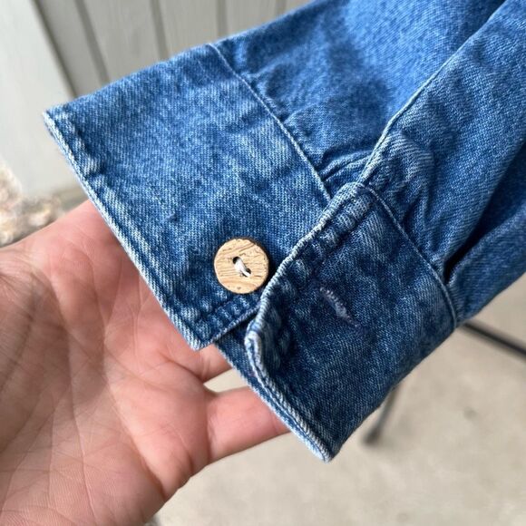 Vintage 90s Embroidered Denim Shirt L/XL Polar Bears, Penguins Winter Scene - Picture 4 of 6